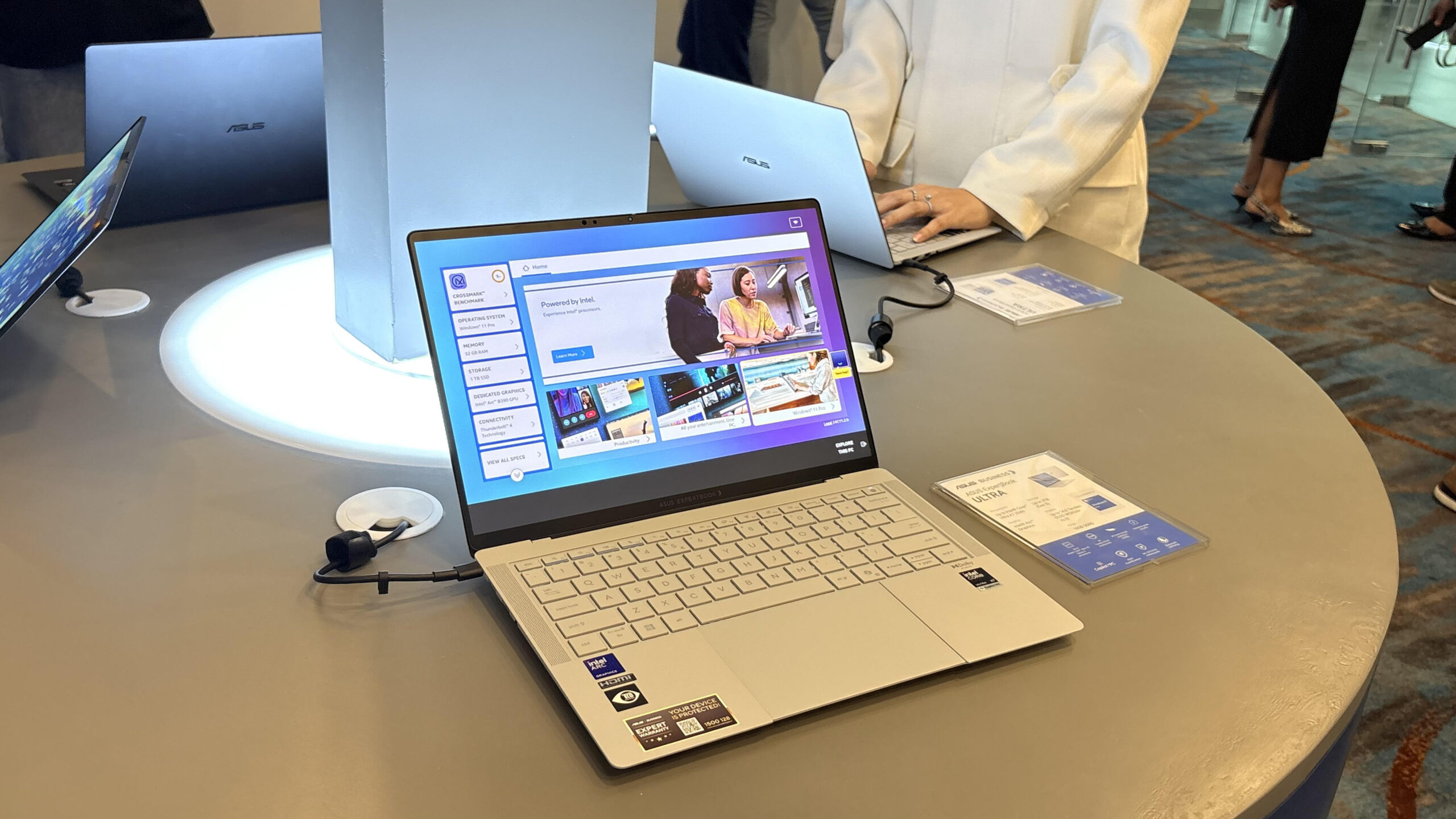 Baterai 26 Jam di ASUS ExpertBook Ultra, Bebas Kerja Tanpa Batas Waktu